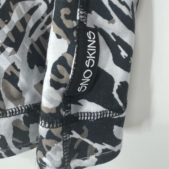 Sno Skins Cheetah Print Full Zip with Hood Size Medium - Picture 3 of 6